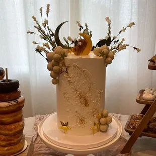 Client photo. Client placed their cake toppers on their own.