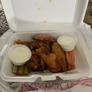 Hot Buffalo Wings &amp; Sweet &amp; Spicy Wings!