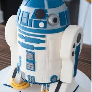 R2D2 cake
