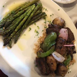 6.5 oz Filet steak medallions with asparagus.