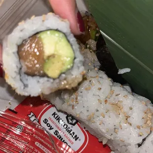 Salmon Roll w/avocado