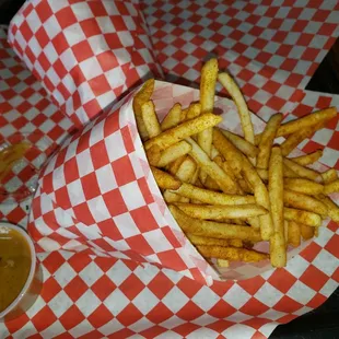 curry fries w honey mustard dip