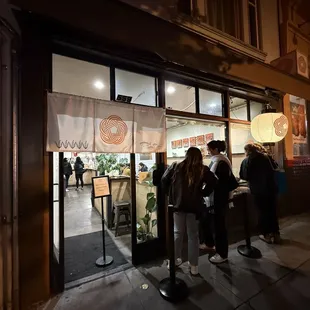 7pm, Monday line outside