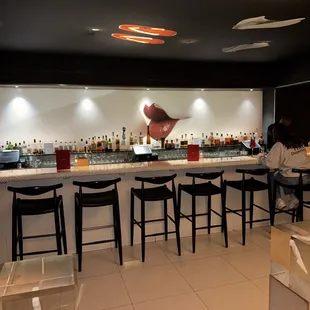 Entry bar