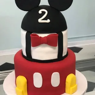 a mickey mouse cake