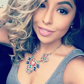 Yaneli V.