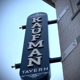 the sign for the restaurant