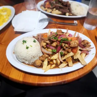 Pollo Saltado