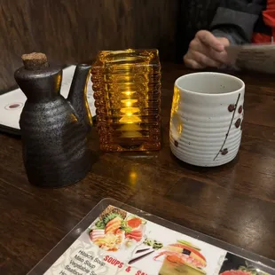 Adorable cups with fingers "holes"