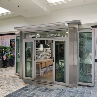 Kiosk on the Mall Level