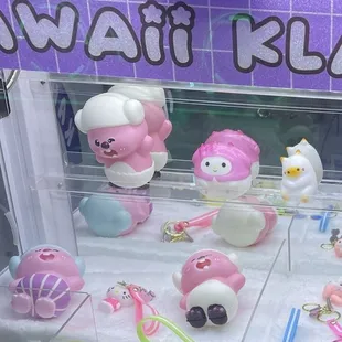 Mini claw machine