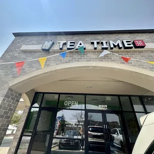 Tea Time Drink Shop in West Omaha Area.
