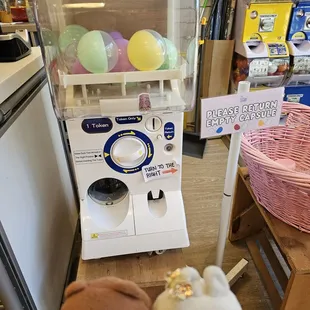 We got a token from our purchase... we&apos;re going to turn the knob...