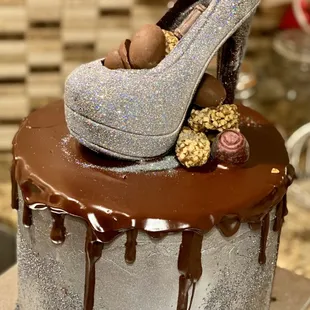 a high heel cake