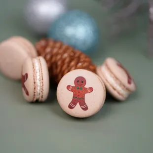 Gingerbread macarons