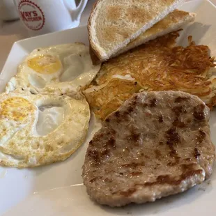 a plate of breakfast foods