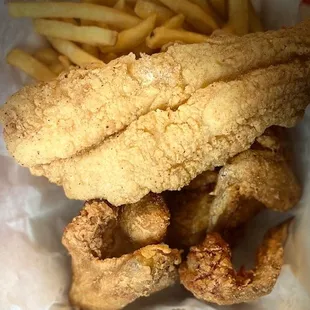 6 Wings &amp; Fish with Fries (Okra, Corn Nuggets or Hush Puppies Available Options)