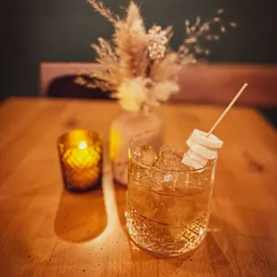 Samalsmig ni Pablo: age rum, vanilla panda, banana essence, gulaman