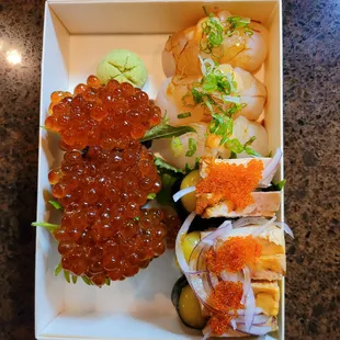Ikura, ankimo, scallop nigiris