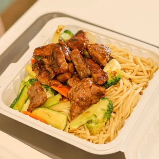 hibachi beef with noodle and vege