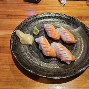 Fatty salmon nigiri