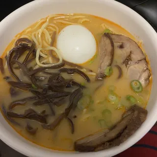 Tonkotsu miso ramen ( pork base soup )