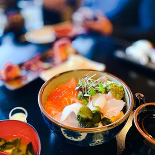Chirashi bowl
