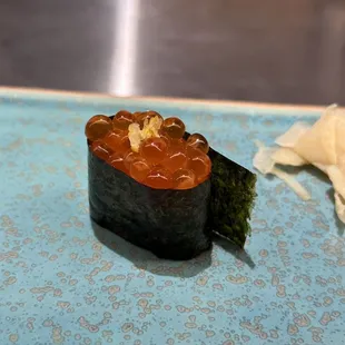 Ikura sushi