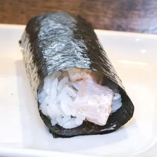 Baby Scallop Hand Roll.