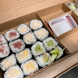 Takeout / To go packaging: 4-Hand Roll ($21)