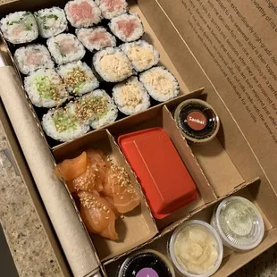 Take out: 16 pcs with sashimi