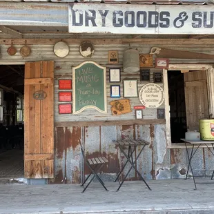 the outside of a restaurant