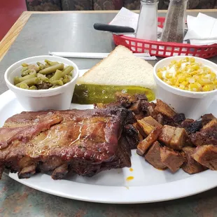 2 meat and 2 sides (ribs and burnt ends). Ribs felt like boiled, very tender and fall off the bones. But lack flavors