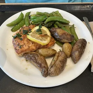 Salmon with potatoes and string beans.