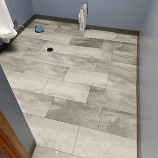 Engineered Floors- Pietra Granite Gray!