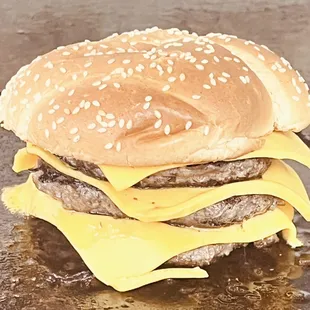 Triple chees burger