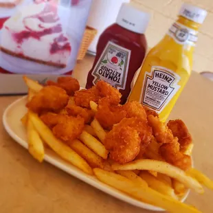 chicken nuggies and fries