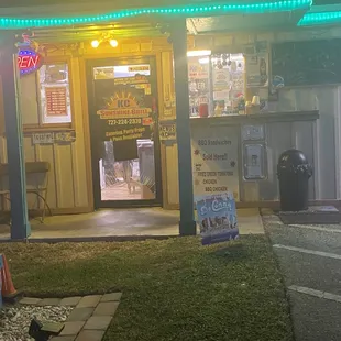 the front of the restaurant at night