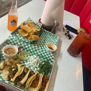 Tacos de chicharrón prensado