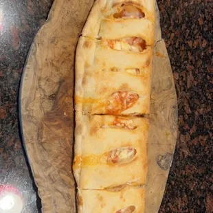 Customizes calzone!
