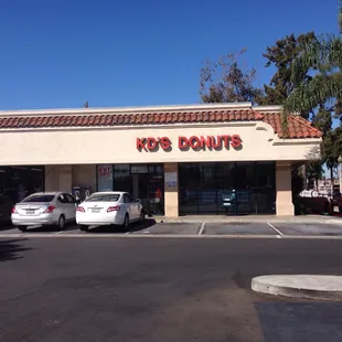 CAMBODIA KD's DONUTS IN CALIFORNIA...