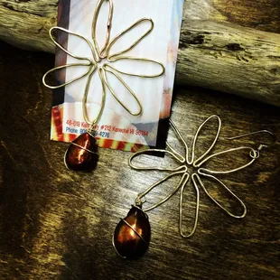 Tiare flower with baroque pearks