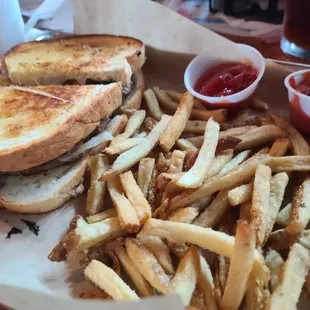 Patty melt With french fries
