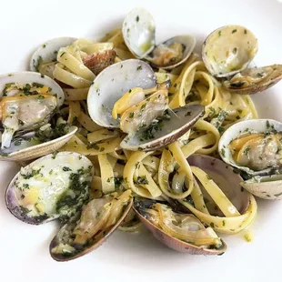 Linguine with clams