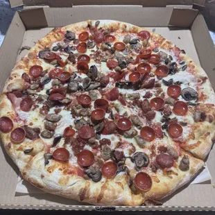 16" Hungry Wolf with added Mushrooms