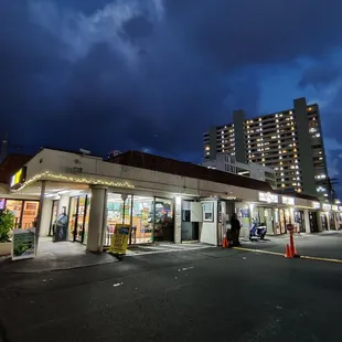 Shares the parking lot with Sam Sung Plaza