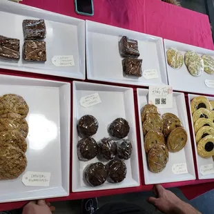 Keek's Treats was a vendor at a local event.  My favorites were the lemon poppyseed and chocolate chip.