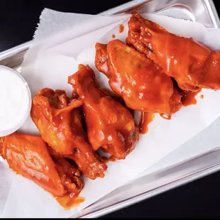 Buffalo wings with blue cheese