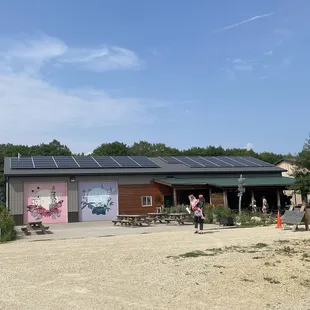 The store/restaurant (solar panel )