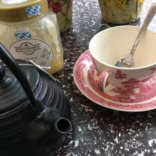 Ordered Mint Tea to sit in. Nice presentation.